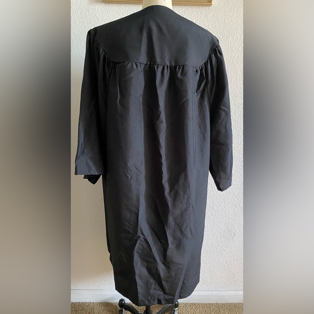 Graduation gown - Picture 2 of 2
